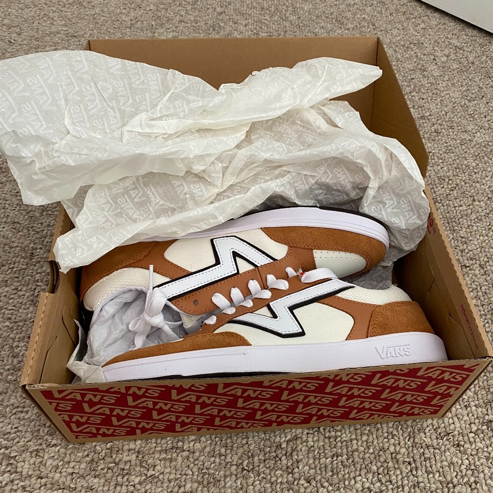 New In Box Vans LOWLAND CC Mens Size 10